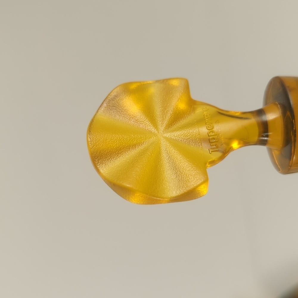Tupperware® set of 3 sheerly elegant wine-stoppers - Picture 2 of 3